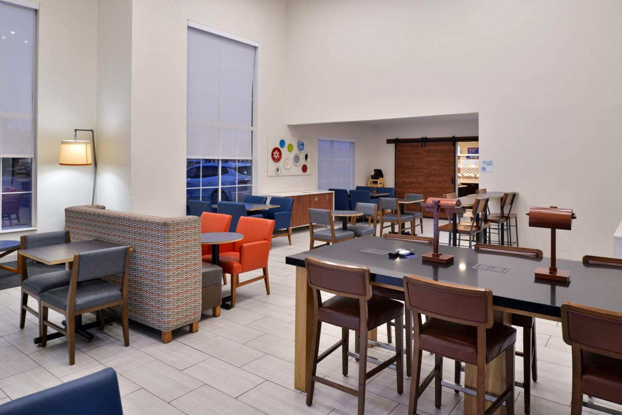 Holiday Inn Express Hotel & Suites Farmington By Ihg Exterior photo