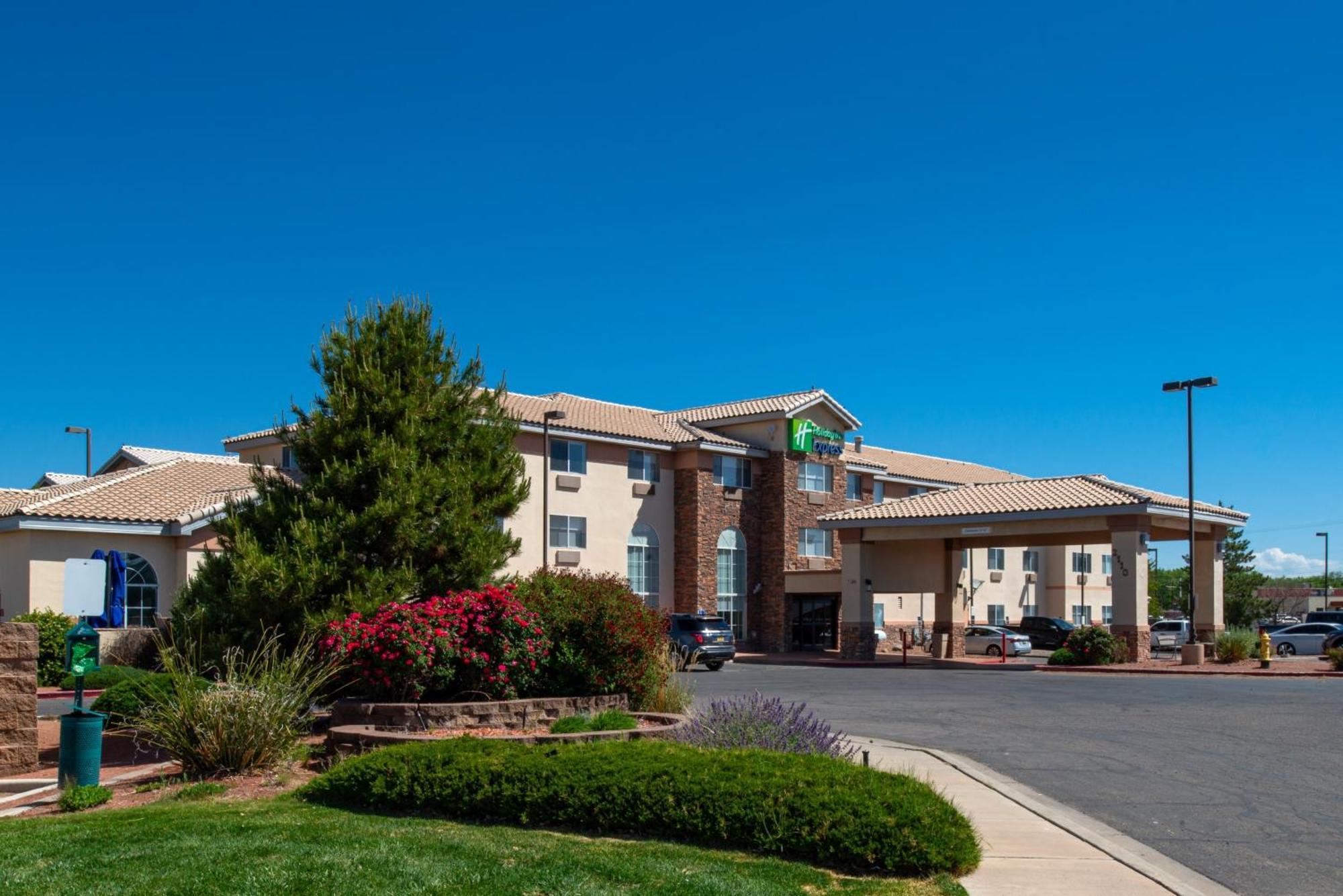 Holiday Inn Express Hotel & Suites Farmington, An Ihg Hotel Exterior photo