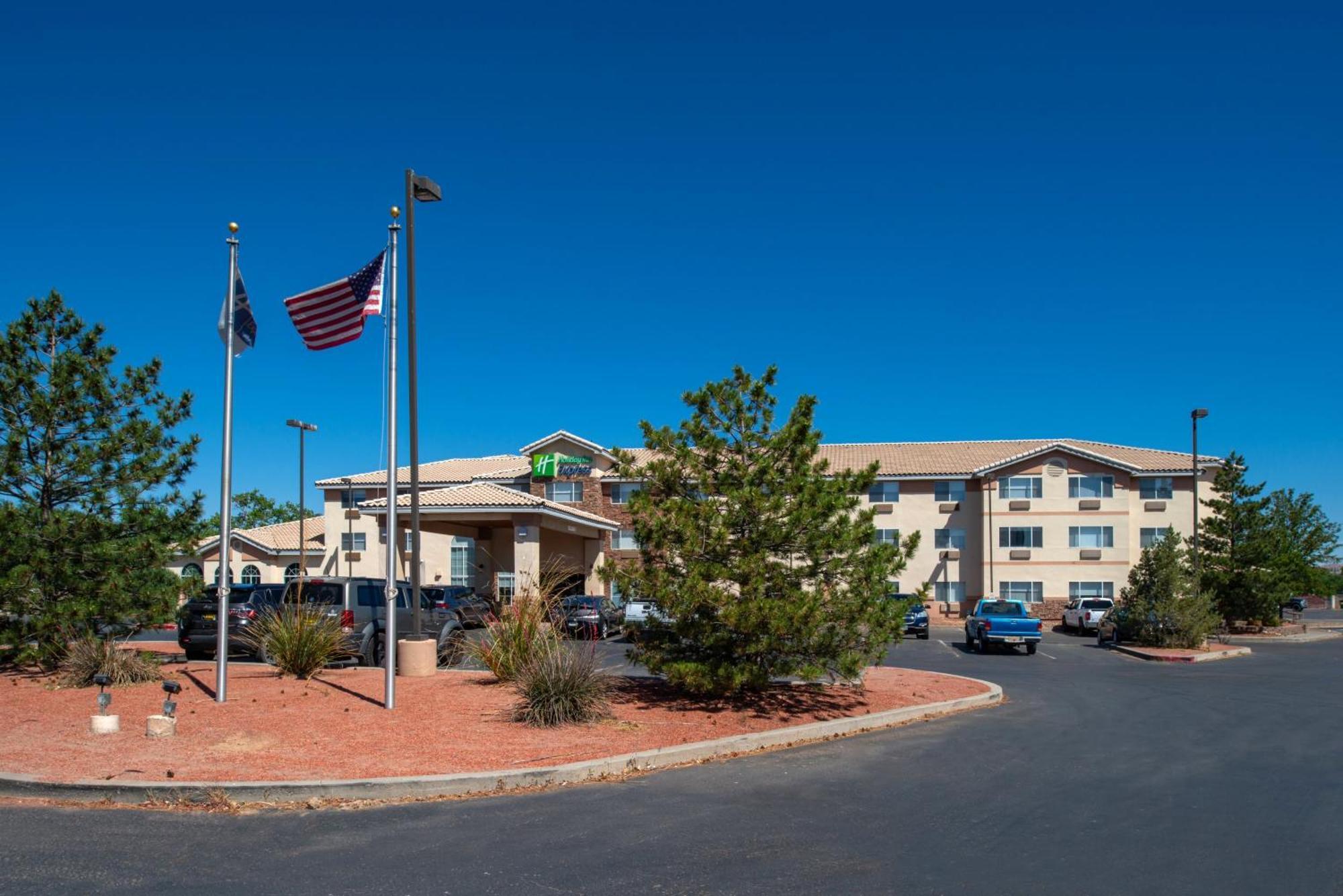 Holiday Inn Express Hotel & Suites Farmington, An Ihg Hotel Exterior photo