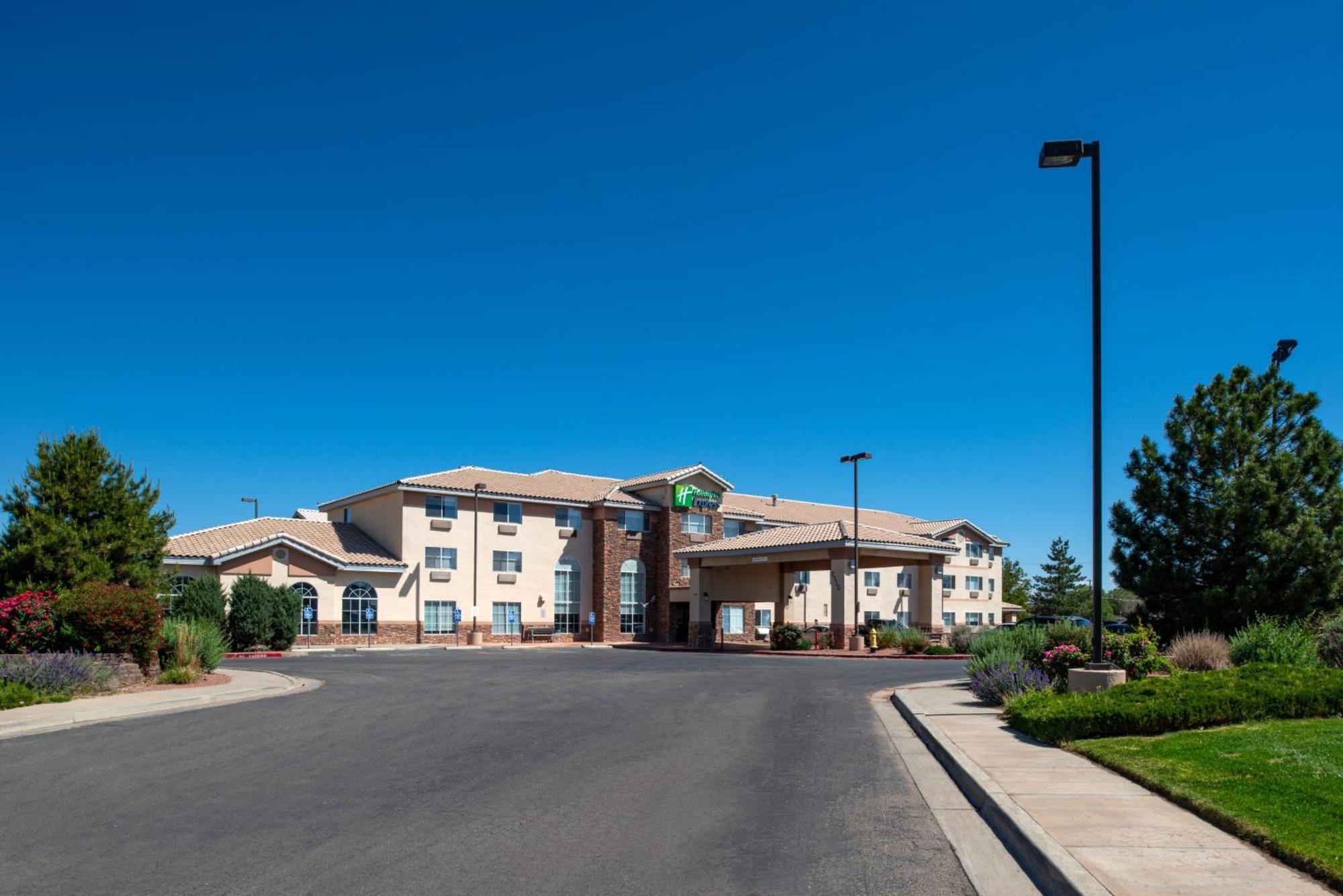 Holiday Inn Express Hotel & Suites Farmington By Ihg Exterior photo